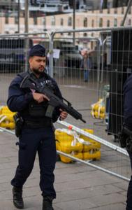 French police fatally shoot a man suspected of planning to set fire to a synagogue